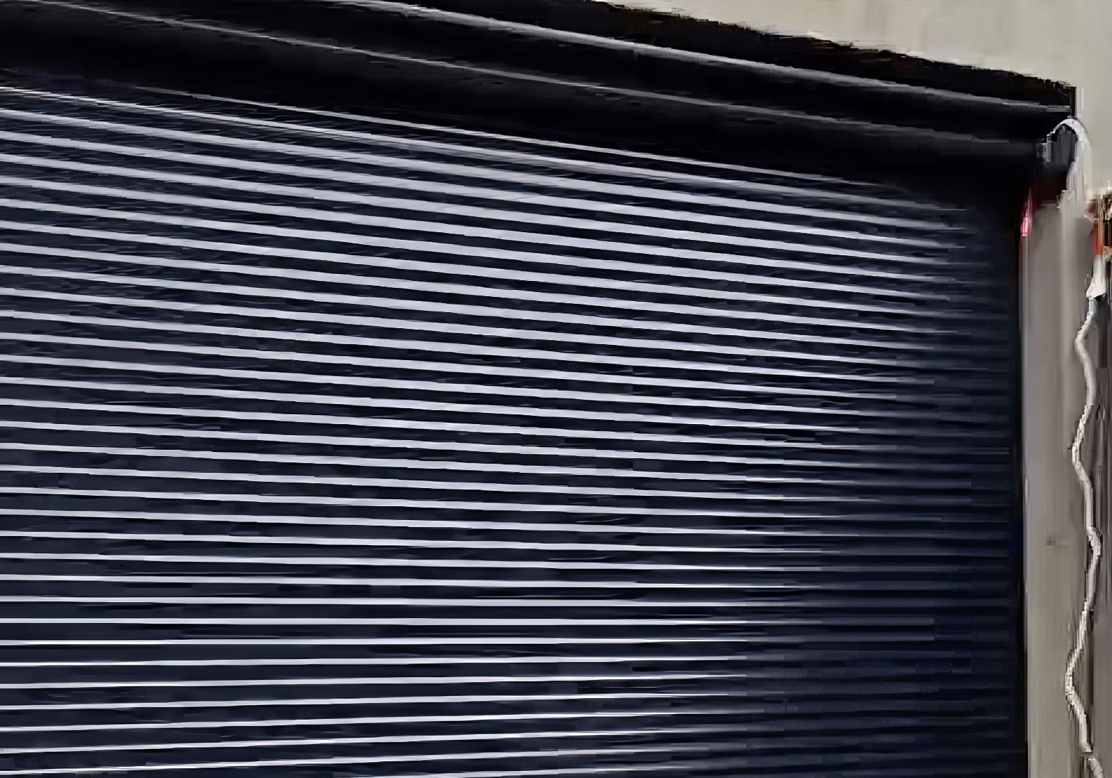 Rolety zewnętrzne sterowane przewodowo – realizacja w Solcu pod Warszawą